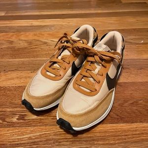 Nike Tan and Black Women's Sneakers